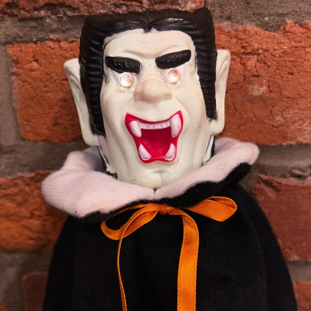 Rare Vintage Halloween Dracula Puppet Toy Animated Lights Scary Sounds